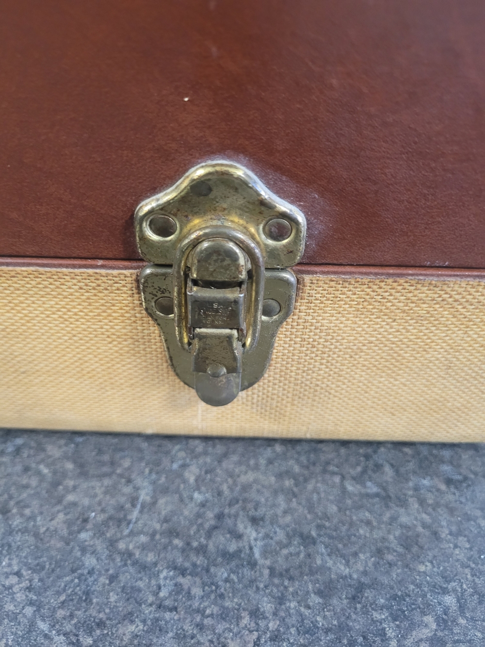 Vintage Two-Tone Singer Sewing Machine 99 99K Portable Carrying Case - Picture 7 of 14